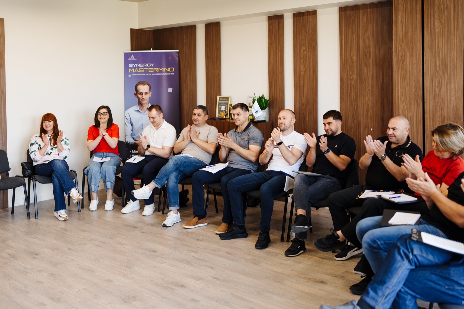 Aplauze și susținere între participanți